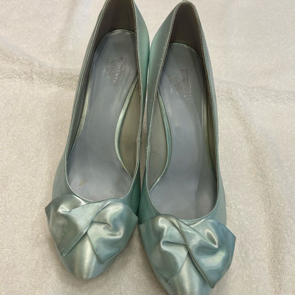 Blue Satin Heels with Iridescent Finish